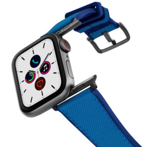 Electric_Blue_Apple_watch-caoutchouc_band_with_space_grey_case_on_air